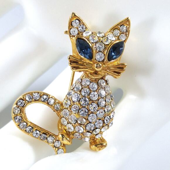 Rhinestone Cat Blue Eyes Brooch, Gold Plated, 1960s Vintage Jewelry - Picture 1 of 10
